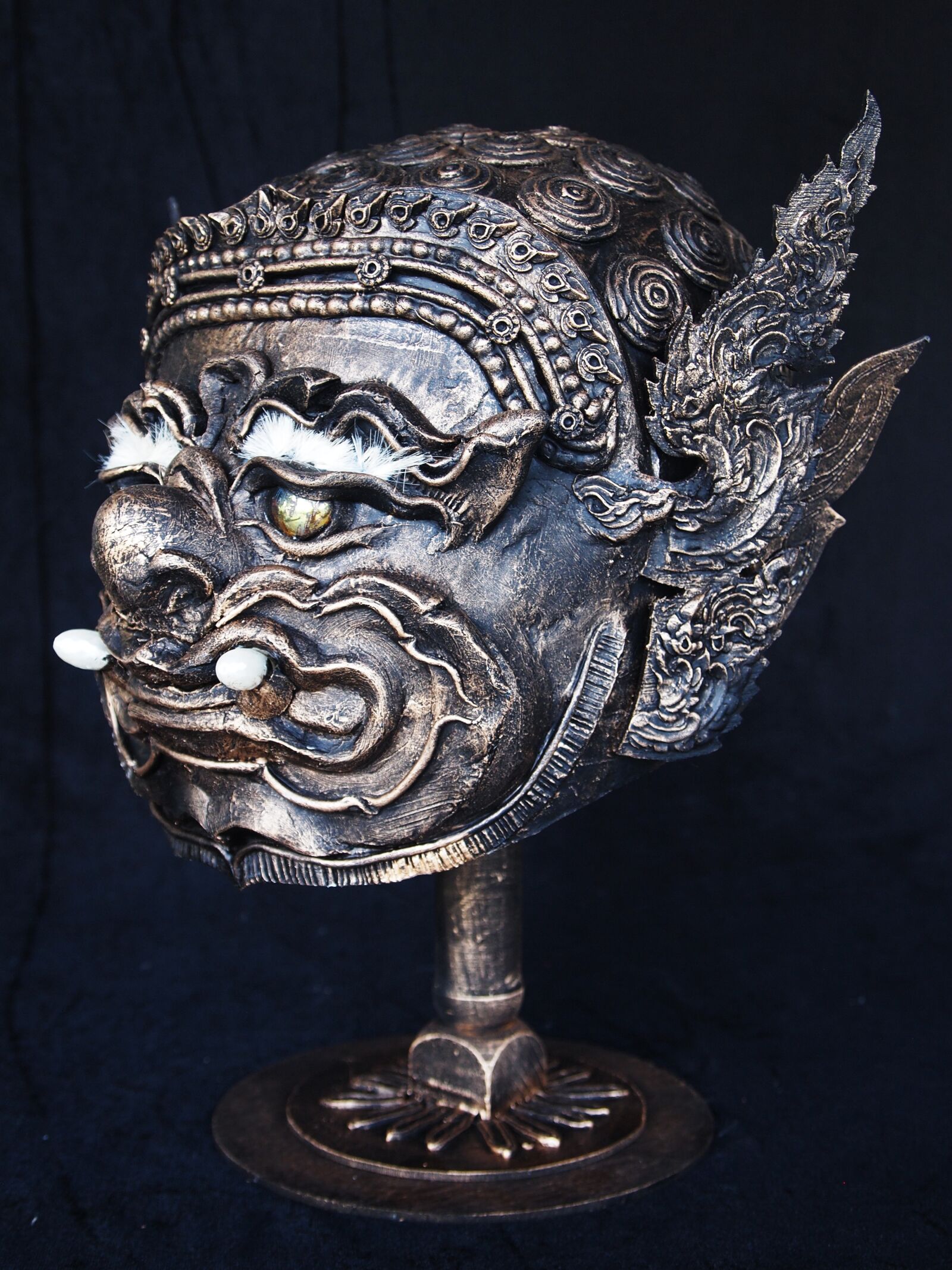 Olympus PEN E-PL1 sample photo. Giant, mask, thai photography