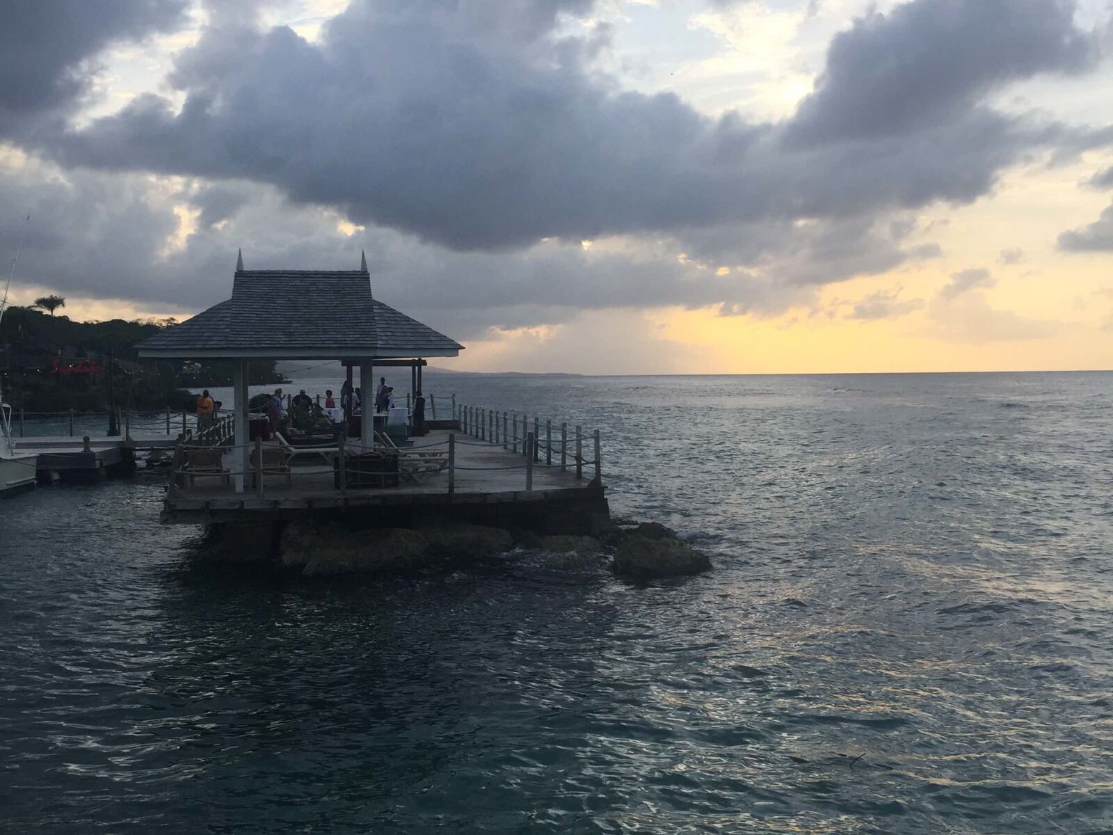 iPhone 6 Plus back camera 4.15mm f/2.2 sample photo. Crowd, holiday, island, people photography