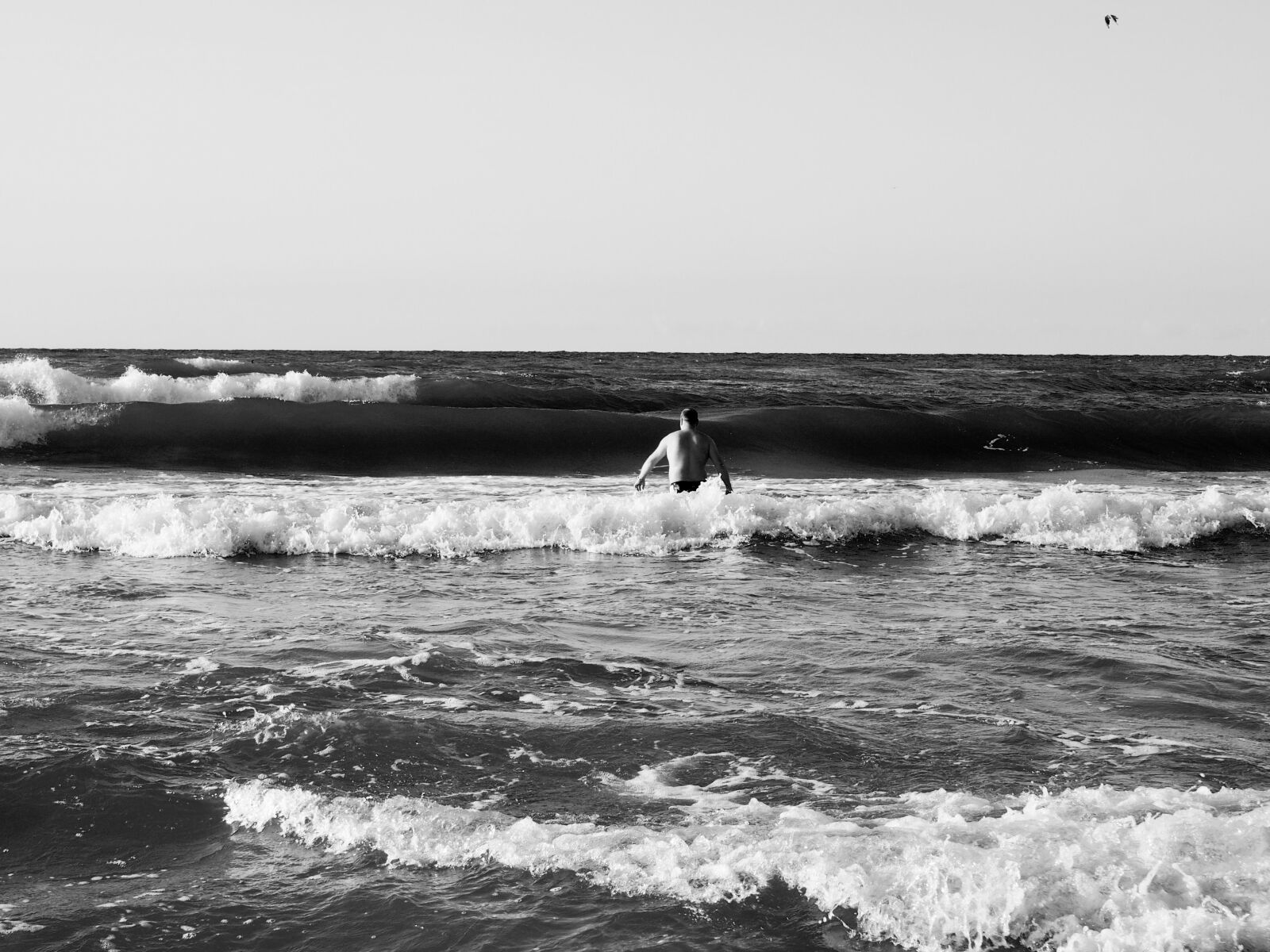 Olympus PEN E-PL6 sample photo. Sea, man, the waves photography