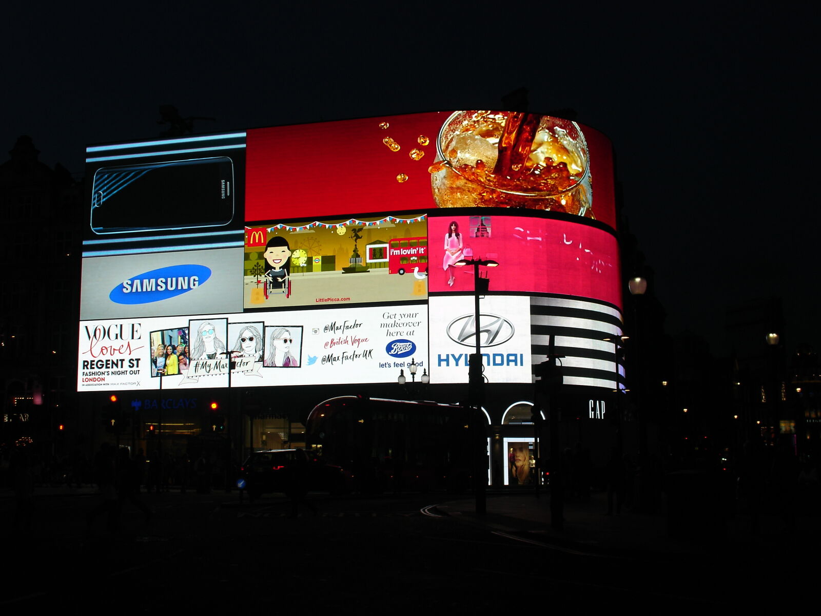 Sony DSC-V3 sample photo. Circus, city, london, night photography