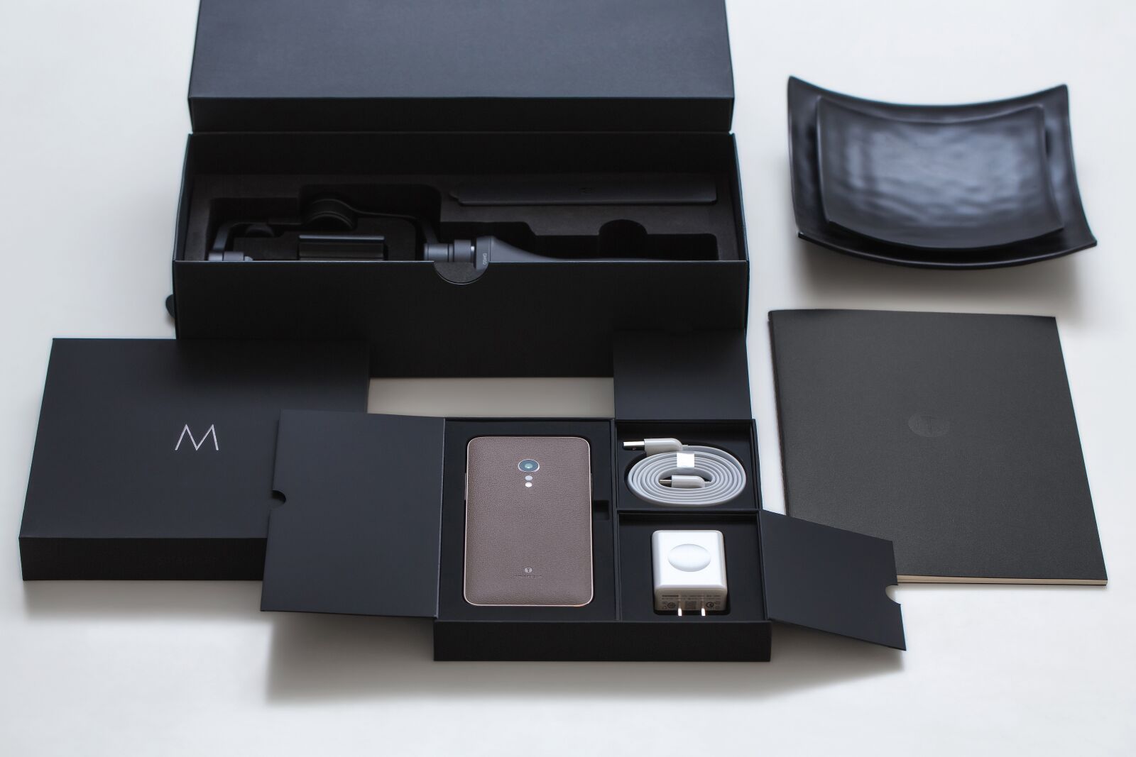 Canon EF 100mm F2.8L Macro IS USM sample photo. Black, pocket, cellphone photography