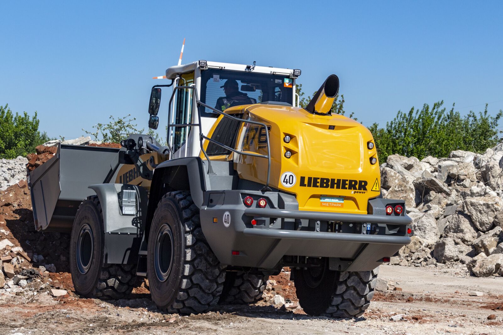 Canon EOS 650D (EOS Rebel T4i / EOS Kiss X6i) sample photo. Construction machine, earthmoving, wheel photography