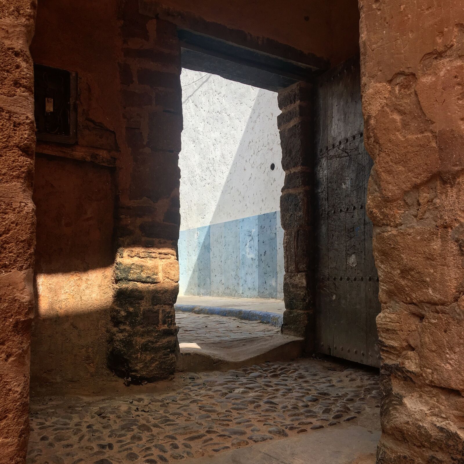 iPhone 6s Plus back camera 4.15mm f/2.2 sample photo. Arch, architecture, doorway, entryway photography