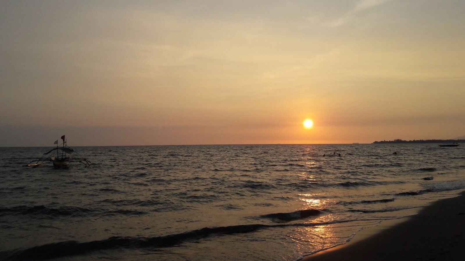 Samsung Galaxy J7 sample photo. Beach, sunset, sea photography