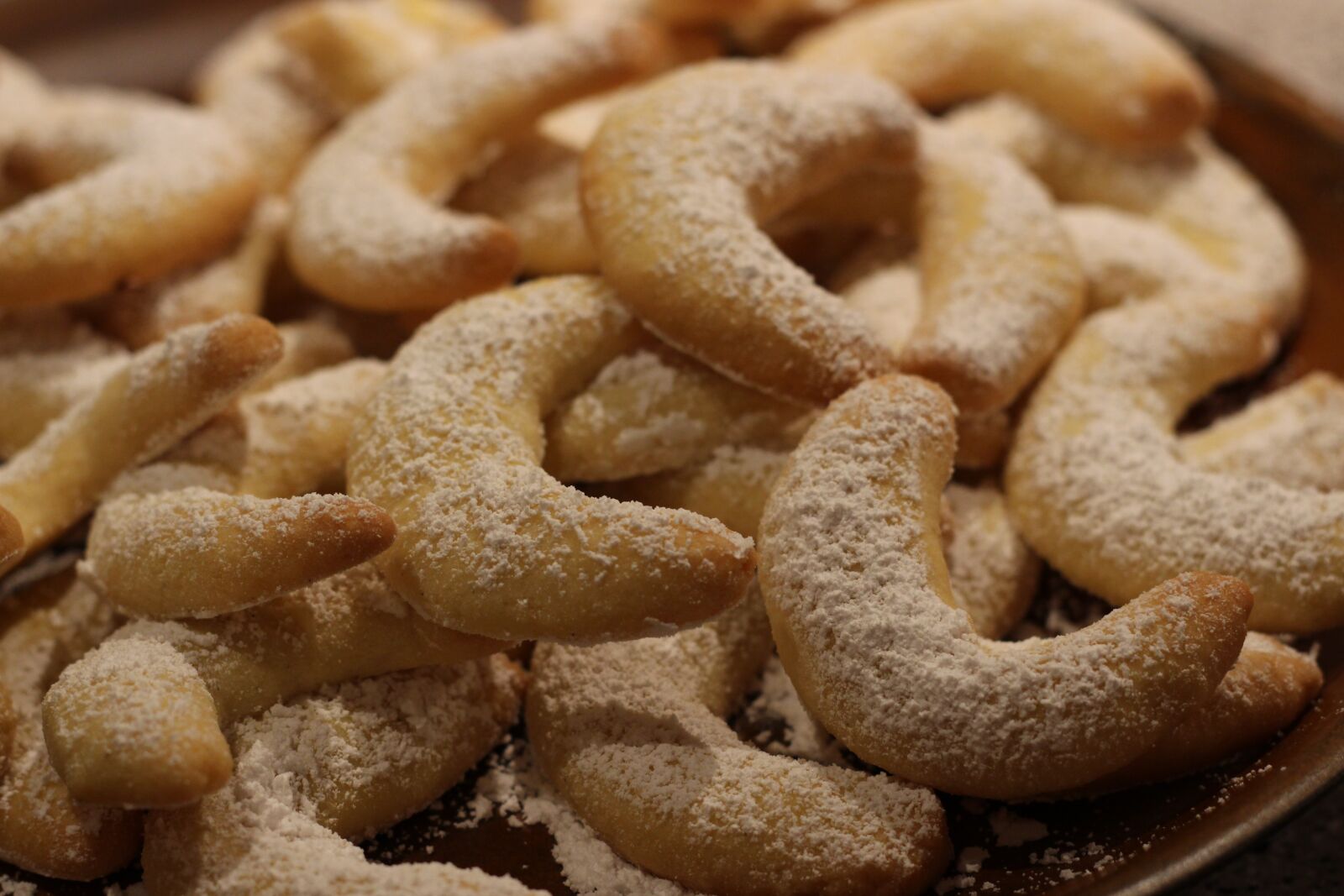 Canon EOS 700D (EOS Rebel T5i / EOS Kiss X7i) + Canon EF 50mm F1.8 II sample photo. Cookie, christmas, calories photography