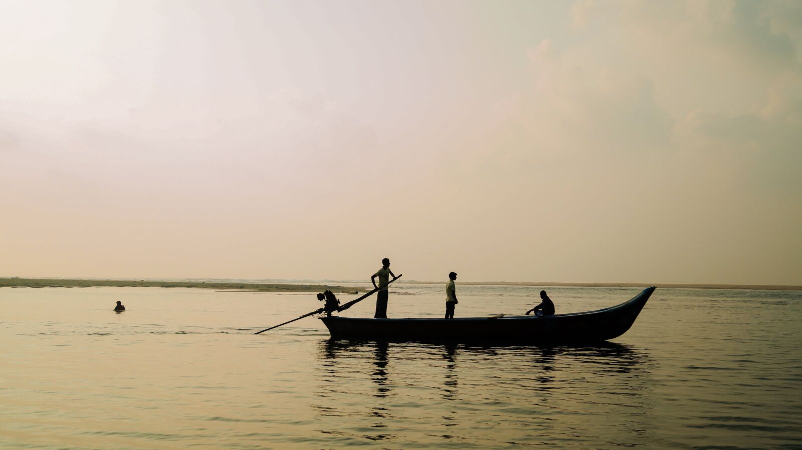 Sony DT 18-55mm F3.5-5.6 SAM II sample photo. Water, fisherman, dawn photography