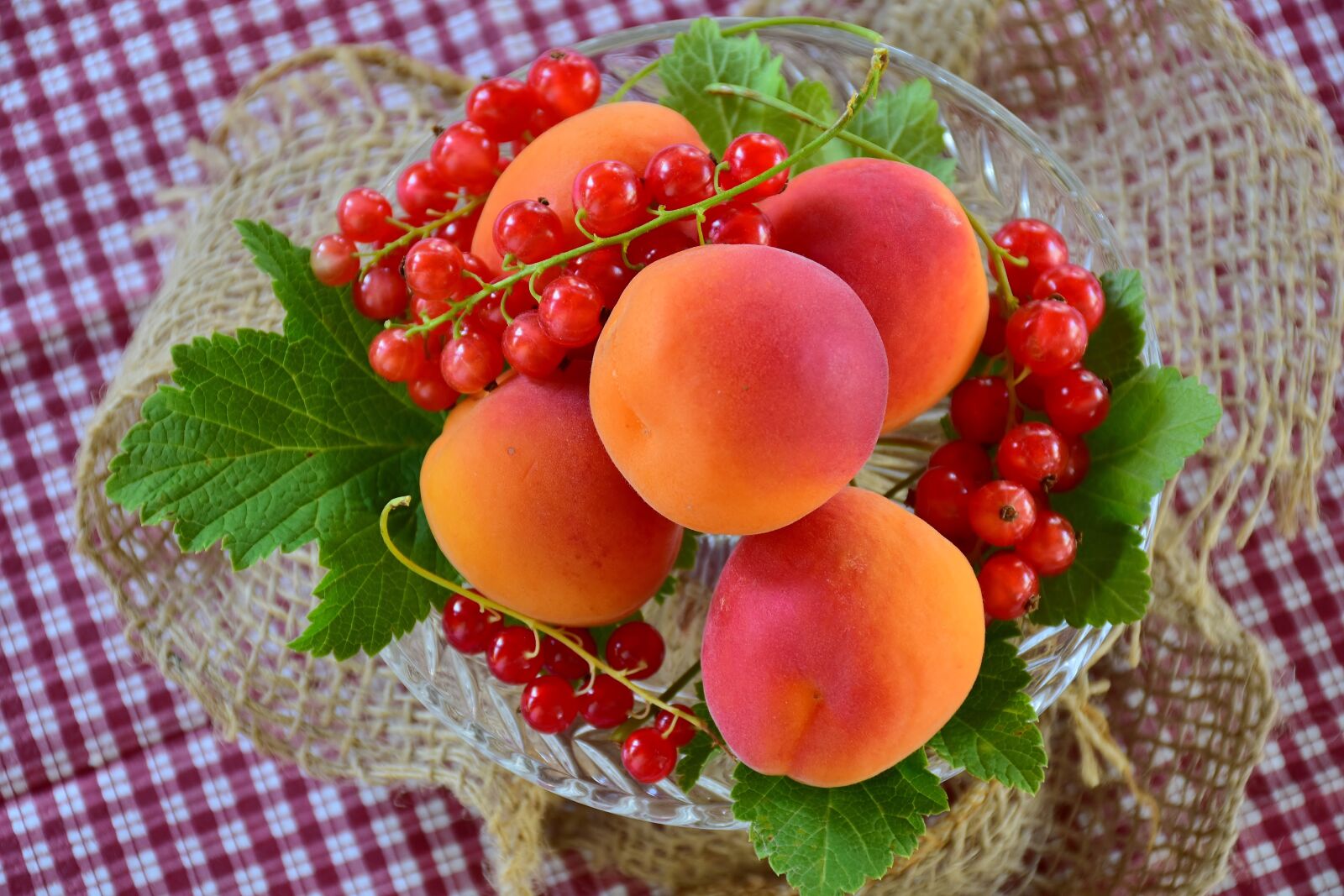 Nikon D7200 sample photo. Apricots, currants, fruit photography