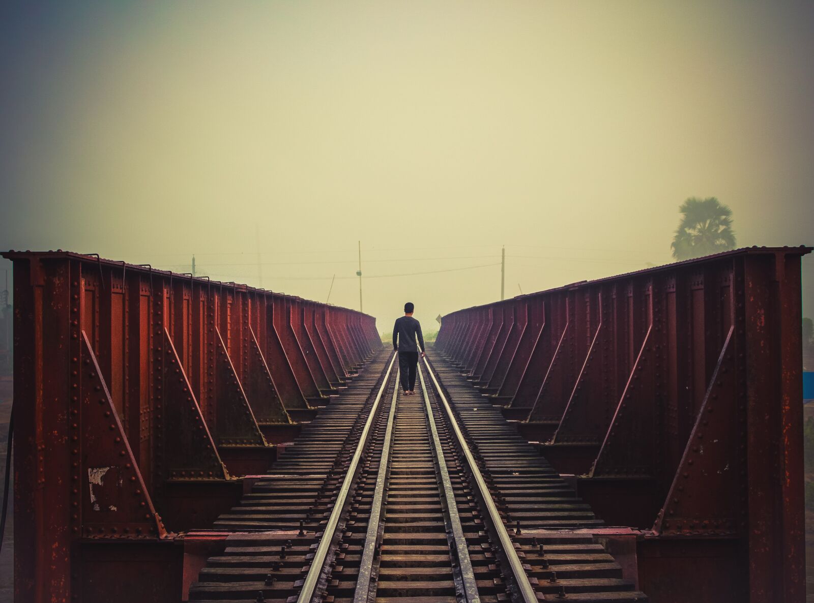 Canon EOS 700D (EOS Rebel T5i / EOS Kiss X7i) sample photo. Bridge, alone boy, boy photography