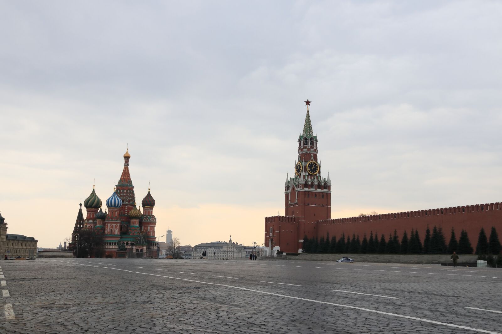 Canon EOS 77D (EOS 9000D / EOS 770D) sample photo. Moscow, isolation, void photography
