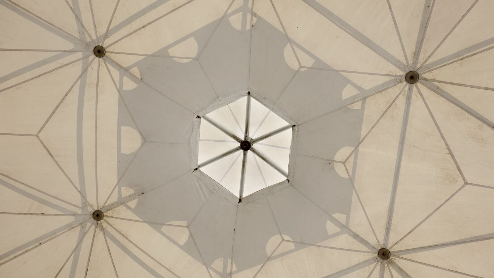 Sony Cyber-shot DSC-RX100 sample photo. Ceiling, white, pattern photography