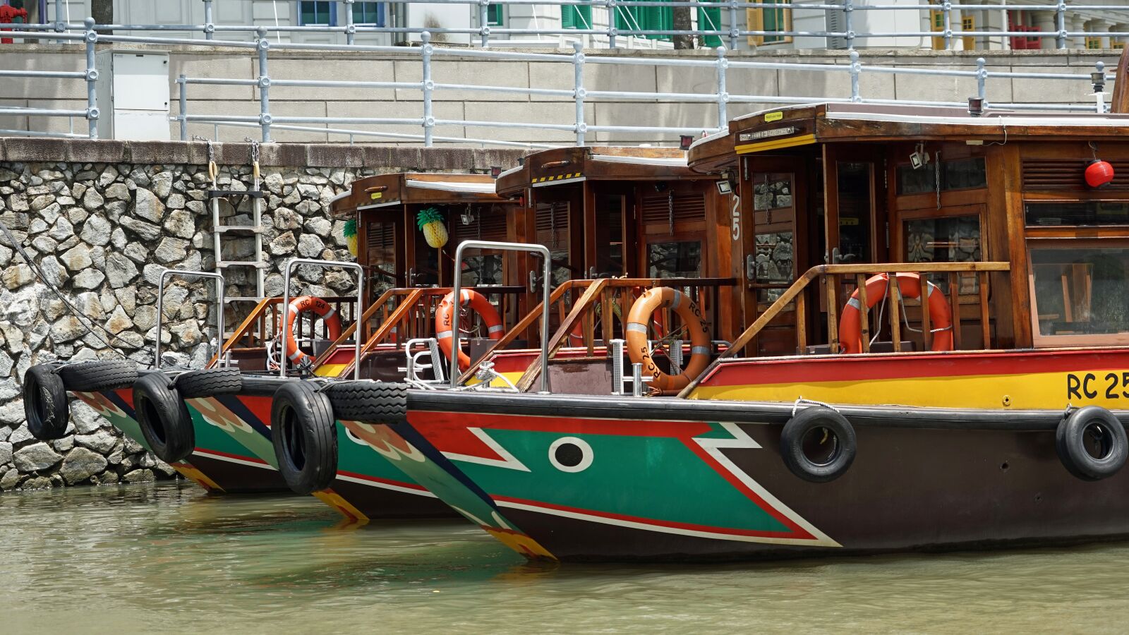 Sony a7 + Sony FE 24-240mm F3.5-6.3 OSS sample photo. Boats, river, singapore river photography