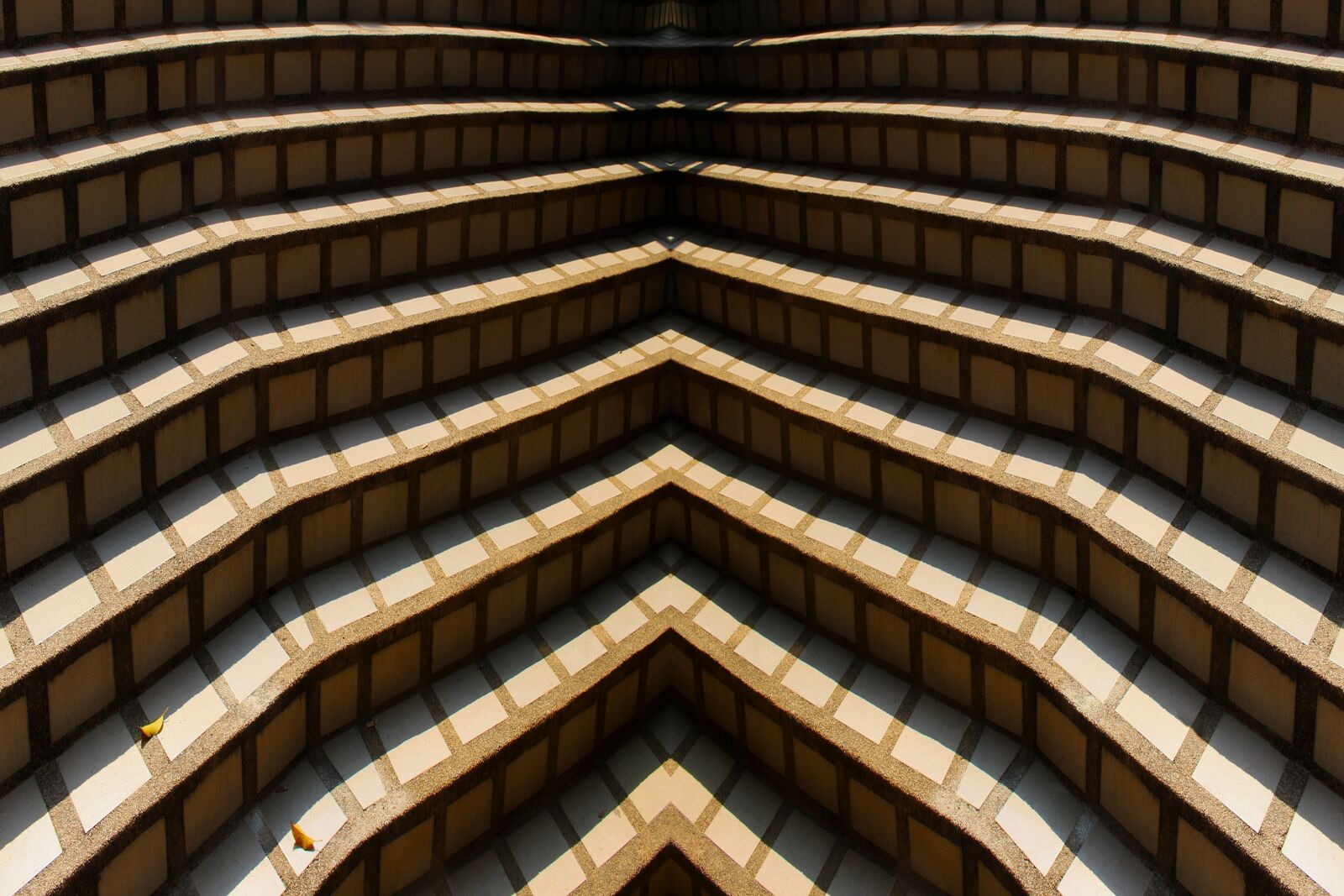 Canon EOS 700D (EOS Rebel T5i / EOS Kiss X7i) + Tamron 16-300mm F3.5-6.3 Di II VC PZD Macro sample photo. Stairs, steps, symmetry photography