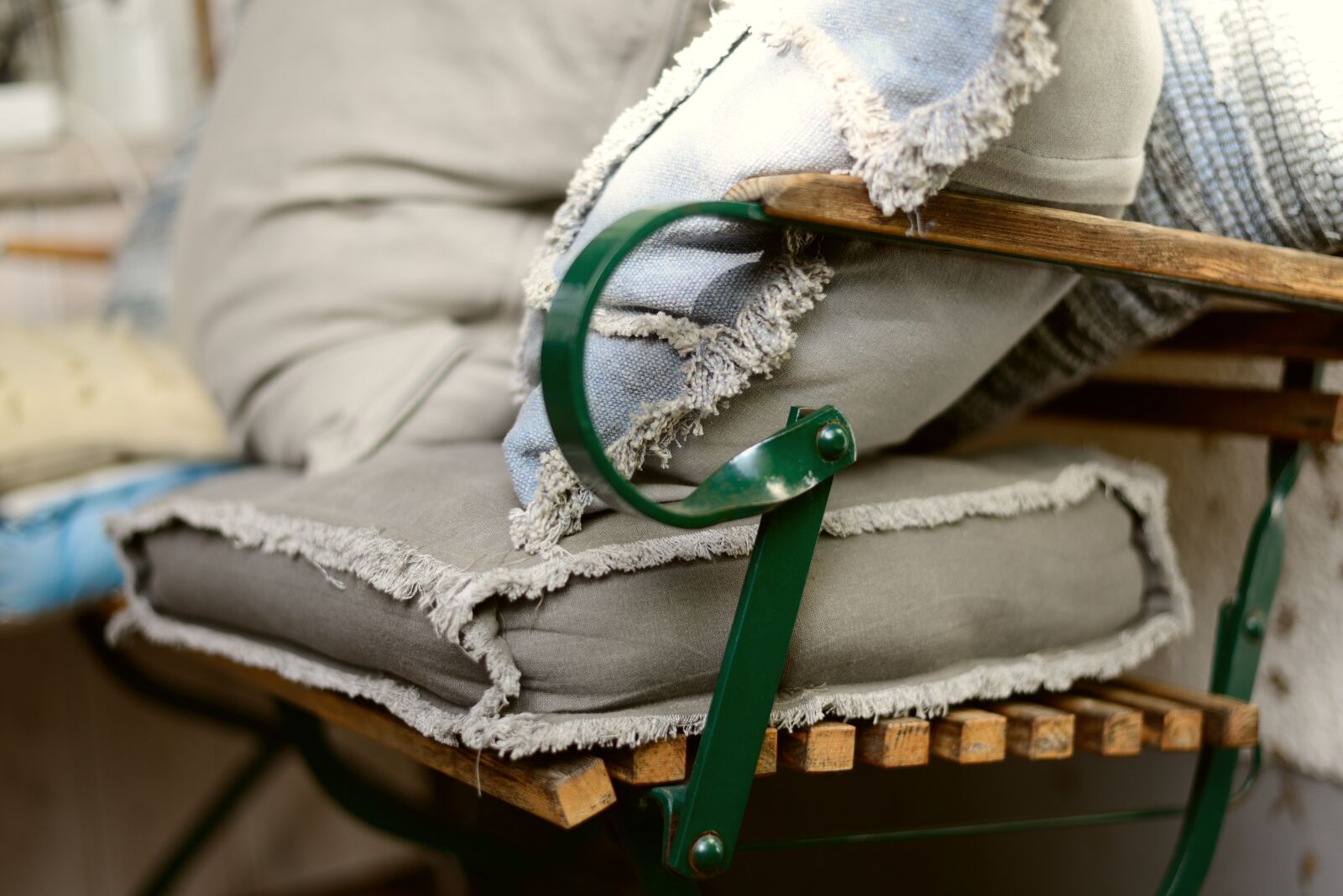Nikon D610 sample photo. Bank, pillow, sit photography