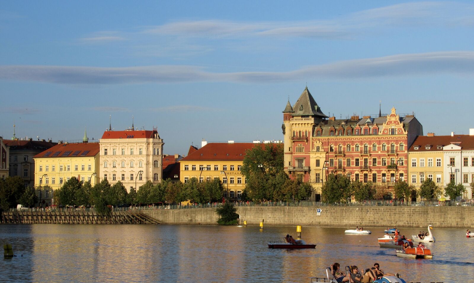 Canon PowerShot SX620 HS sample photo. Prague, vltava, buildings photography