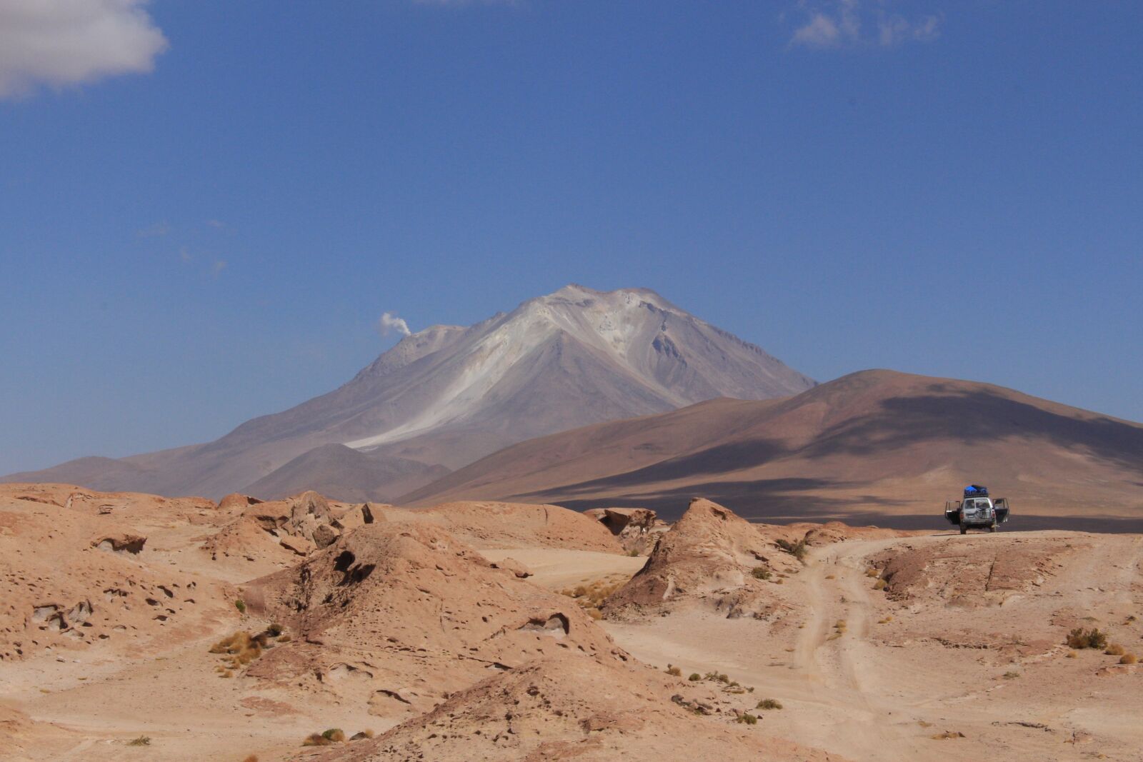 Canon EOS 700D (EOS Rebel T5i / EOS Kiss X7i) sample photo. Desert, jeep, volcano photography