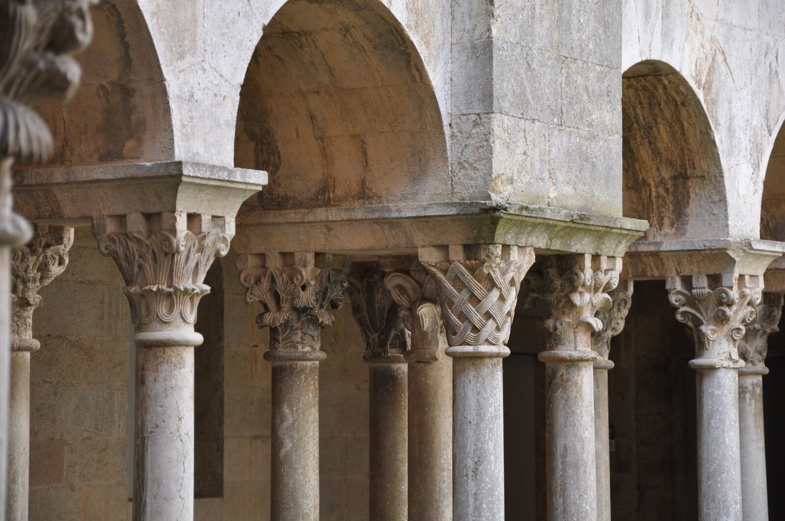 Nikon D90 sample photo. Cloister, romanesque, girona photography