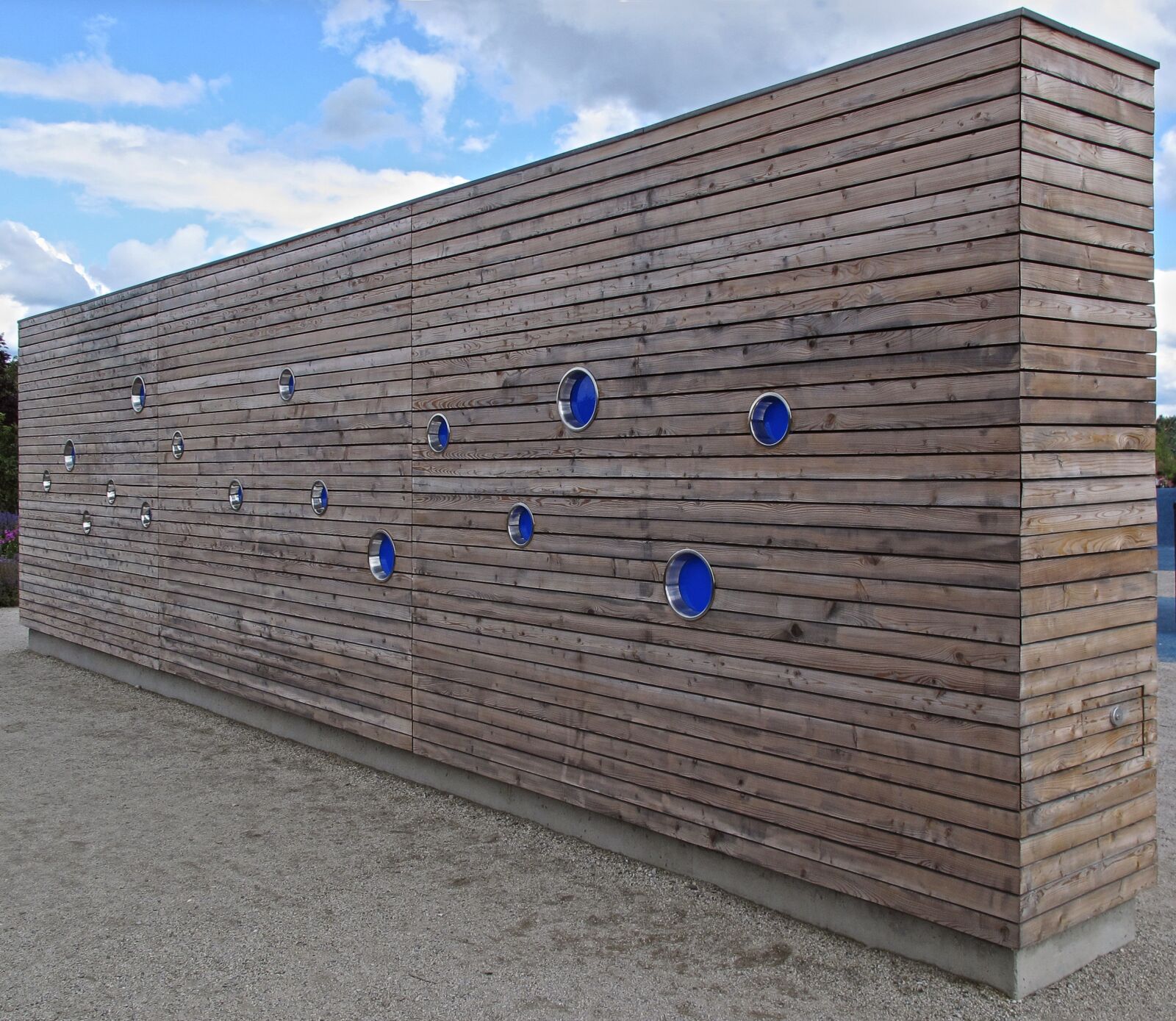 Canon PowerShot G12 sample photo. Wooden wall, artwork, exhibition photography