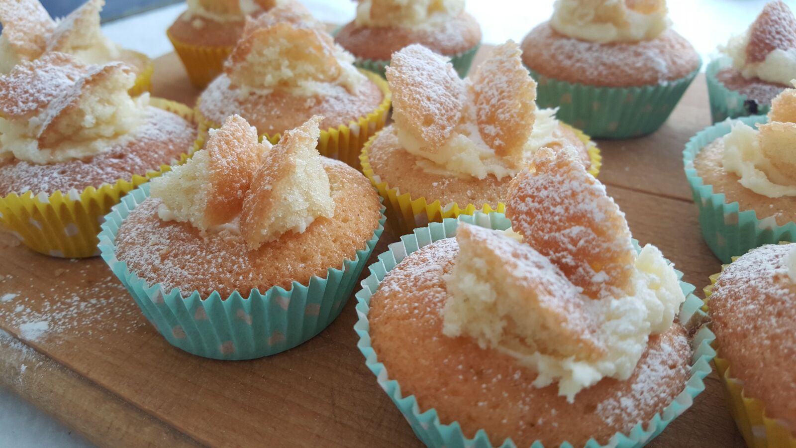 Samsung Galaxy S6 sample photo. Buns, cakes, fairy cakes photography
