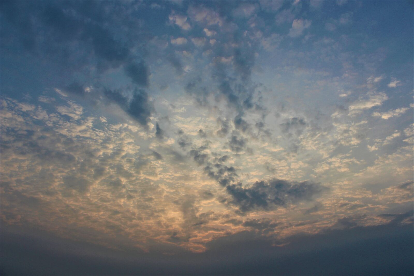 Canon EOS 700D (EOS Rebel T5i / EOS Kiss X7i) + Canon EF-S 18-55mm F3.5-5.6 IS II sample photo. Sky, cloud, nature photography