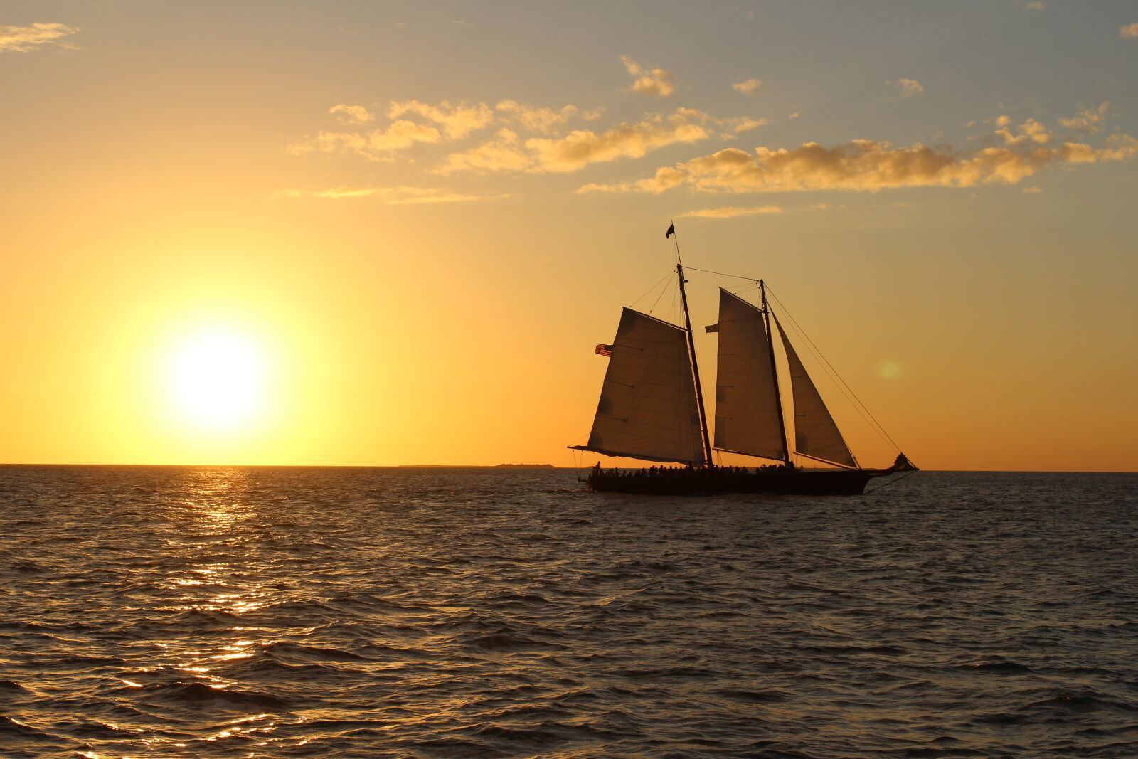 Canon EOS 1200D (EOS Rebel T5 / EOS Kiss X70 / EOS Hi) sample photo. Sunset, water, sea photography