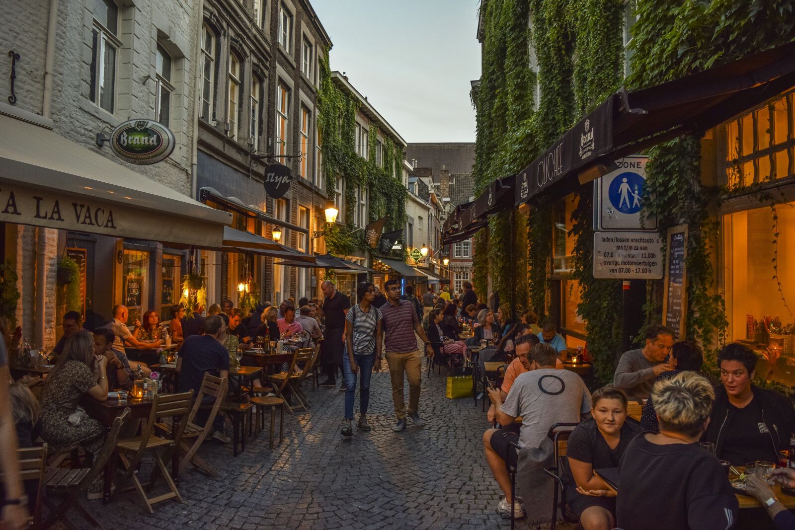 Nikon D3300 sample photo. Historic center, pubs, restaurant photography