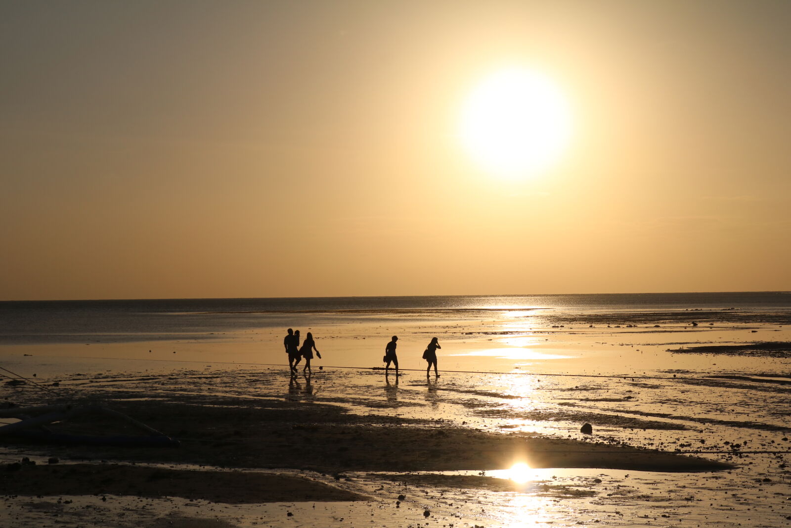 Canon EOS 750D (EOS Rebel T6i / EOS Kiss X8i) sample photo. Sunset, walk photography