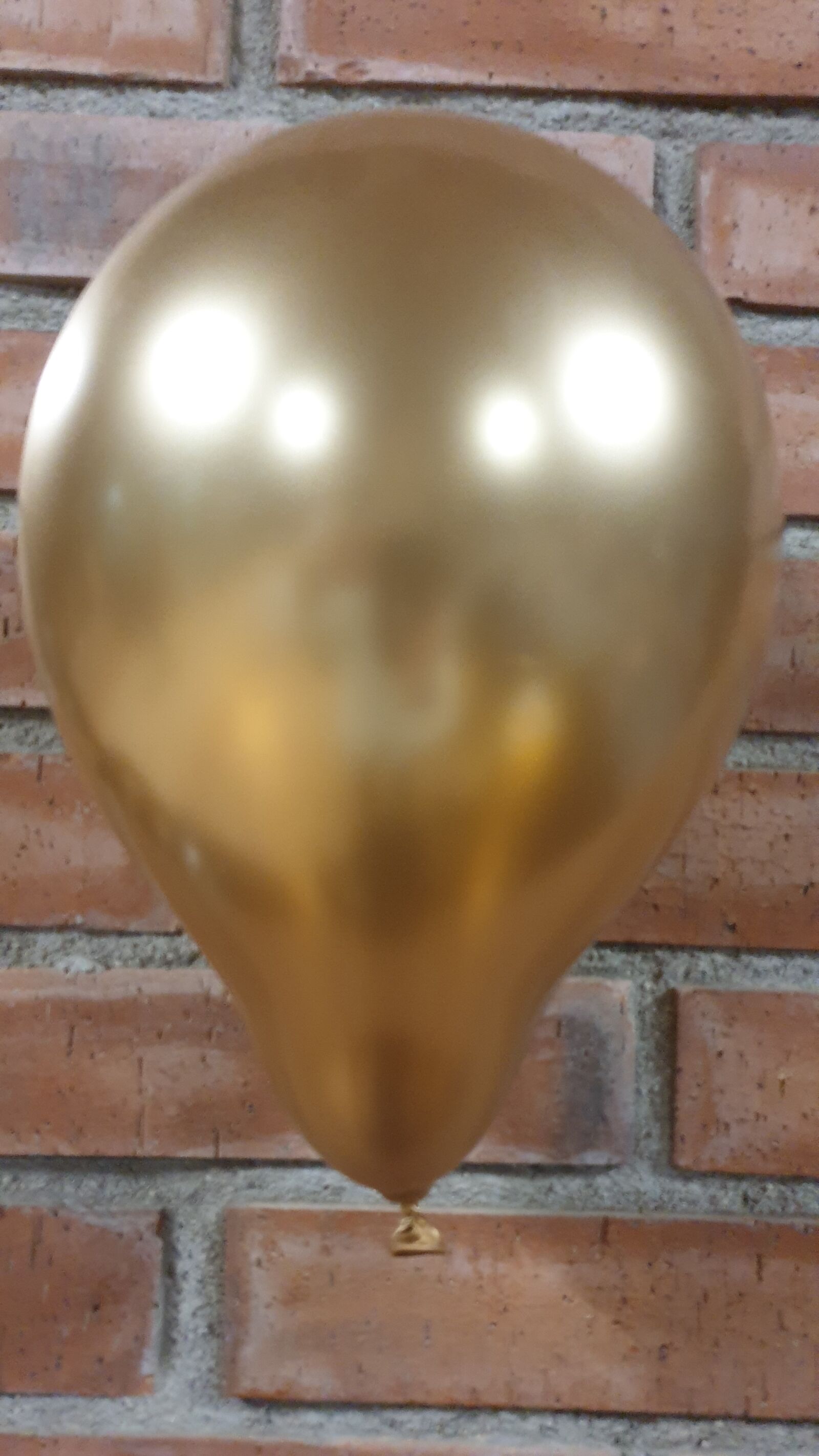 Samsung Galaxy S9+ sample photo. Balloon, gold, celebration photography