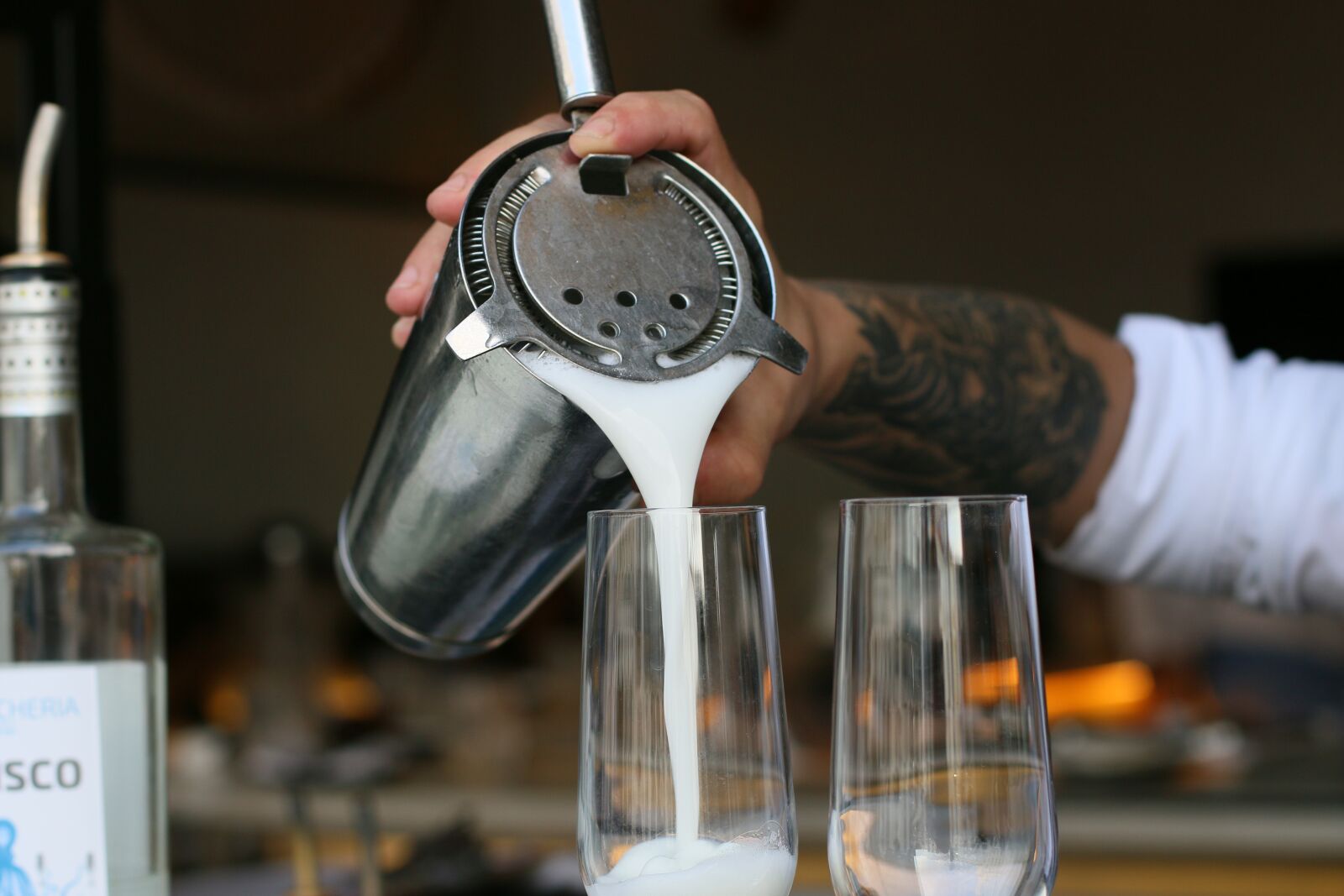Canon EOS 70D + Canon EF 50mm F1.4 USM sample photo. Pisco, sour, cocktail photography