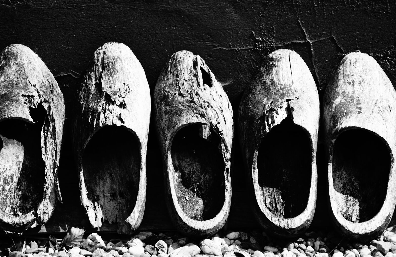 Sony SLT-A58 sample photo. Black, and, white, shoes photography