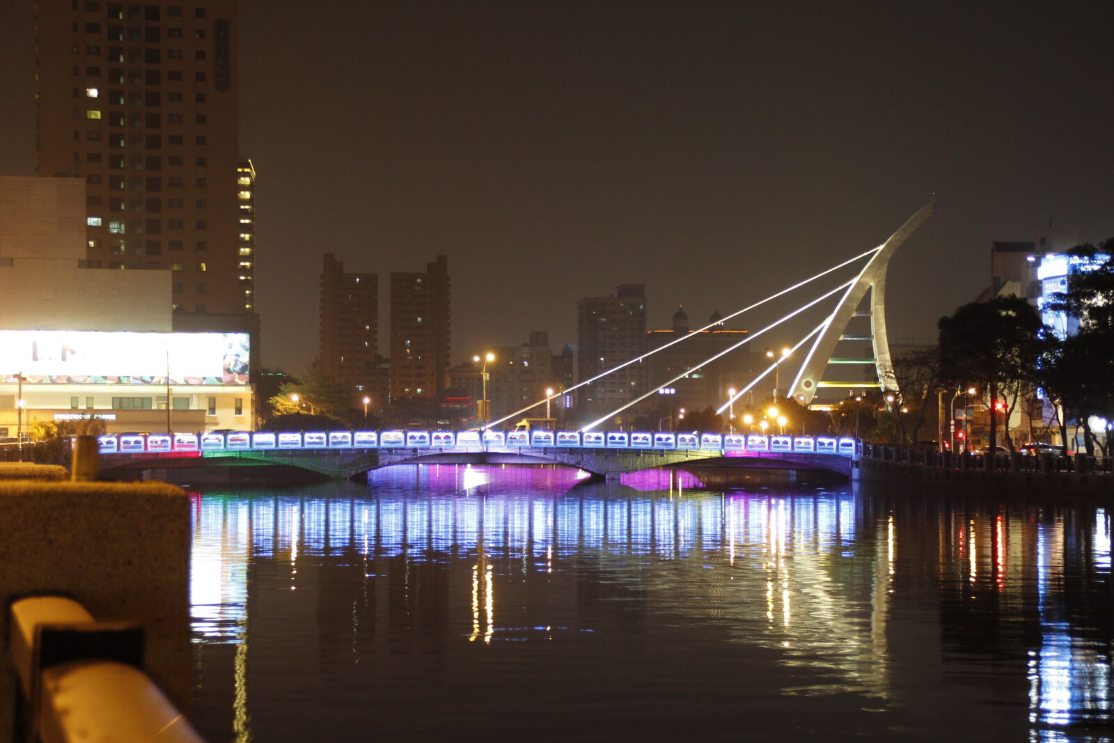 Canon EOS 600D (Rebel EOS T3i / EOS Kiss X5) sample photo. Bridge, night photography