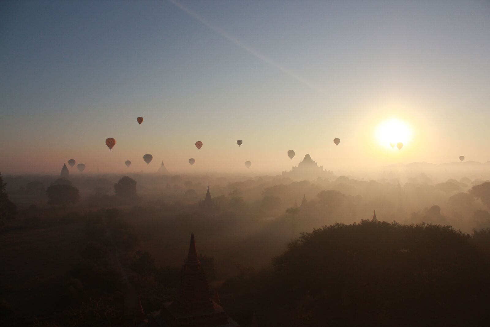 Canon EOS 550D (EOS Rebel T2i / EOS Kiss X4) sample photo. Myanmar, pagoda, tourism photography
