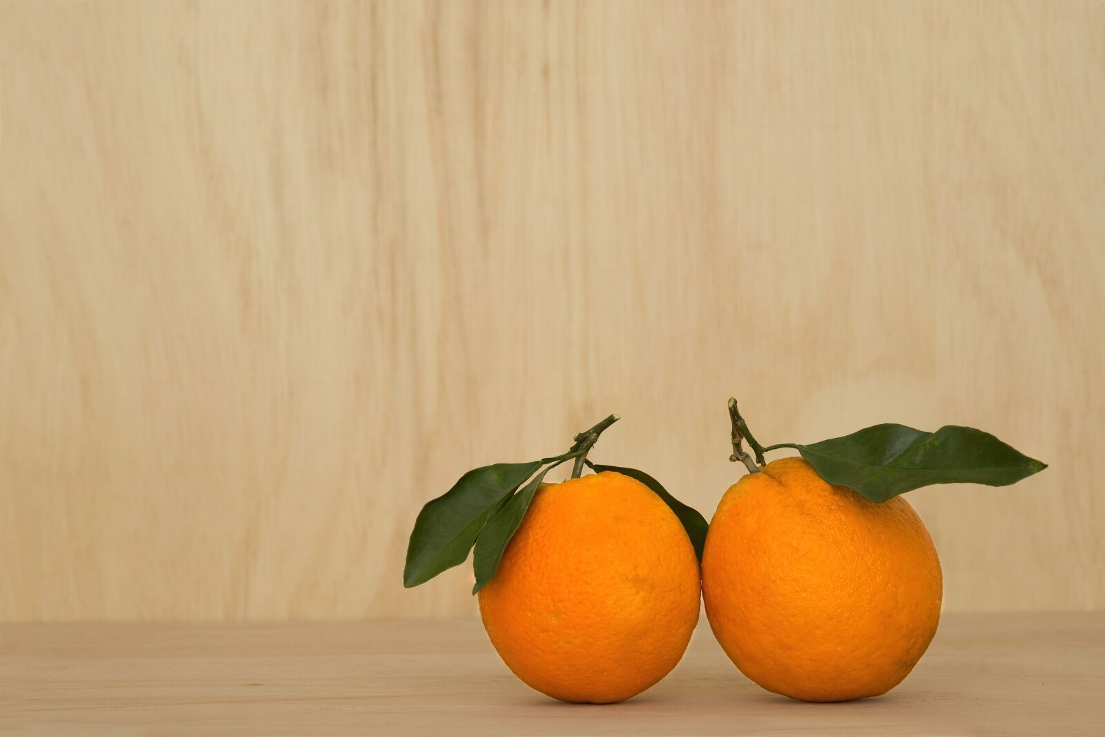 Canon EOS 7D Mark II sample photo. Orange fruit, wood, wooden photography