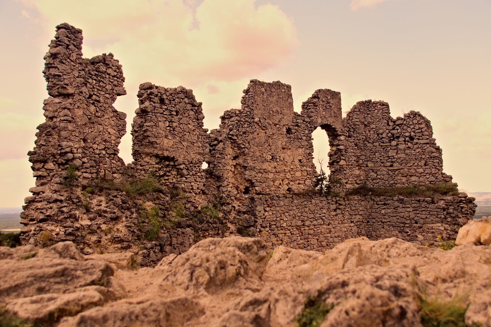 Canon EOS 77D (EOS 9000D / EOS 770D) sample photo. Castle, ruins, walls photography