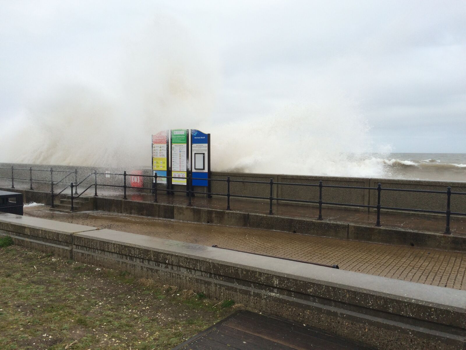 iPhone 5s back camera 4.15mm f/2.2 sample photo. Waves, seafront, splash photography