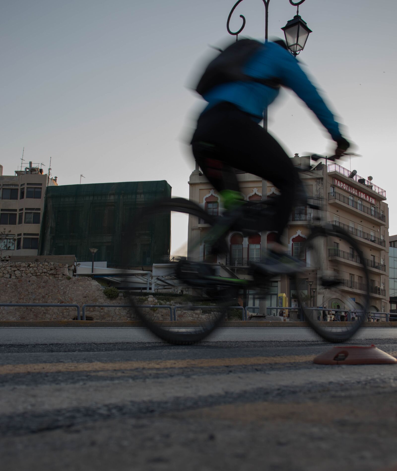 Canon EOS 800D (EOS Rebel T7i / EOS Kiss X9i) sample photo. Bike, city, heraklion photography