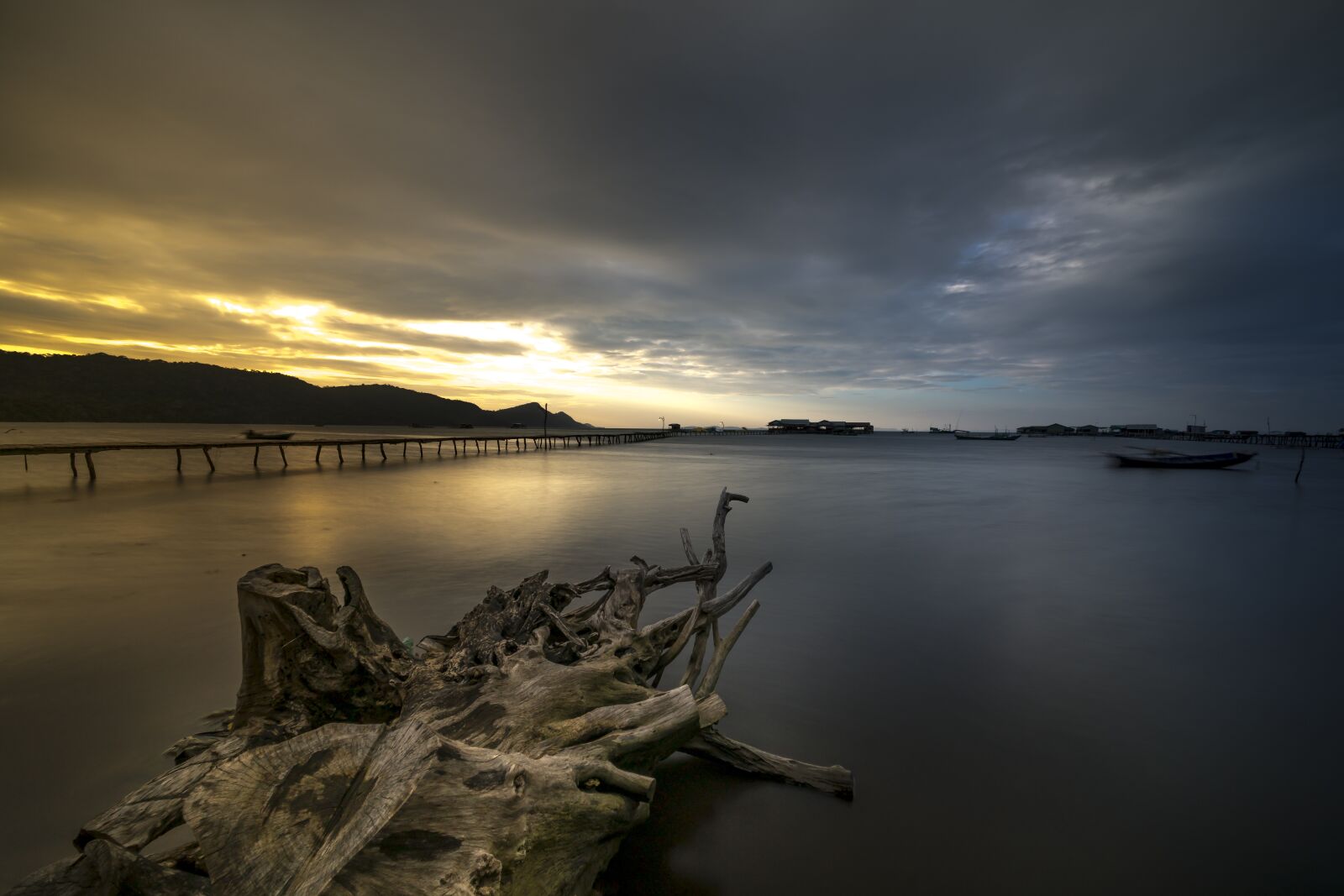 Sony a7R II + Voigtlander ULTRA WIDE-HELIAR 12mm F5.6 III sample photo. Light, the sun, phu photography