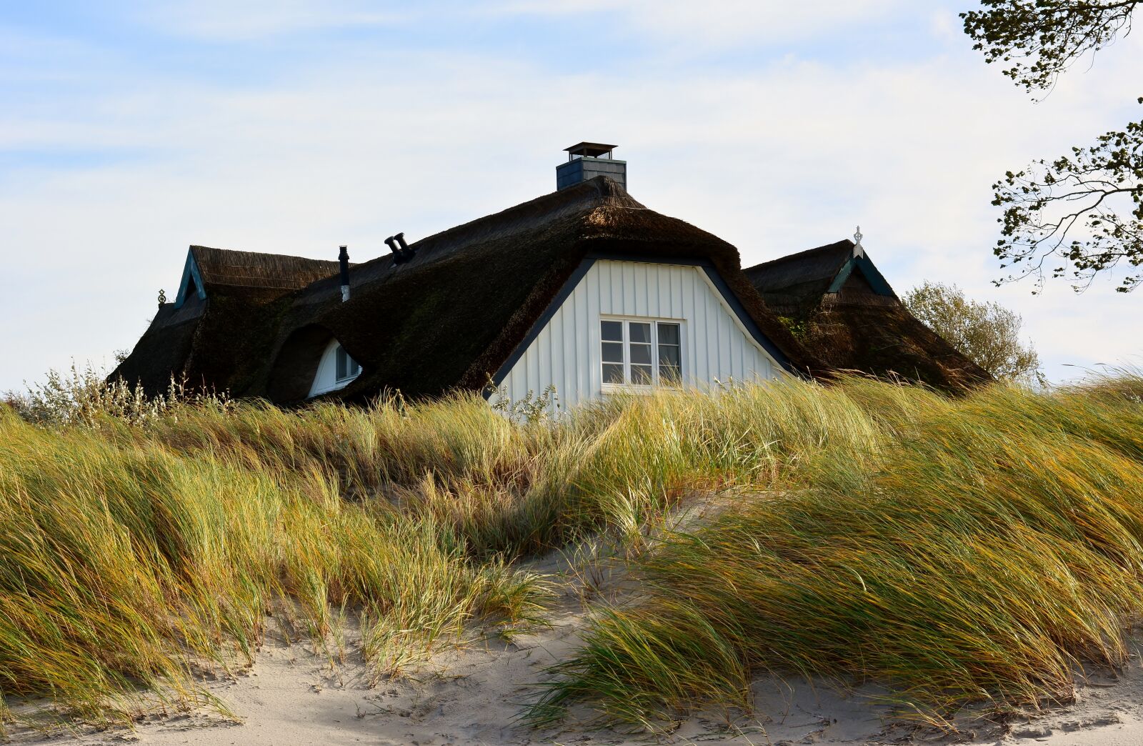 Nikon D5200 sample photo. House, dunes, baltic sea photography