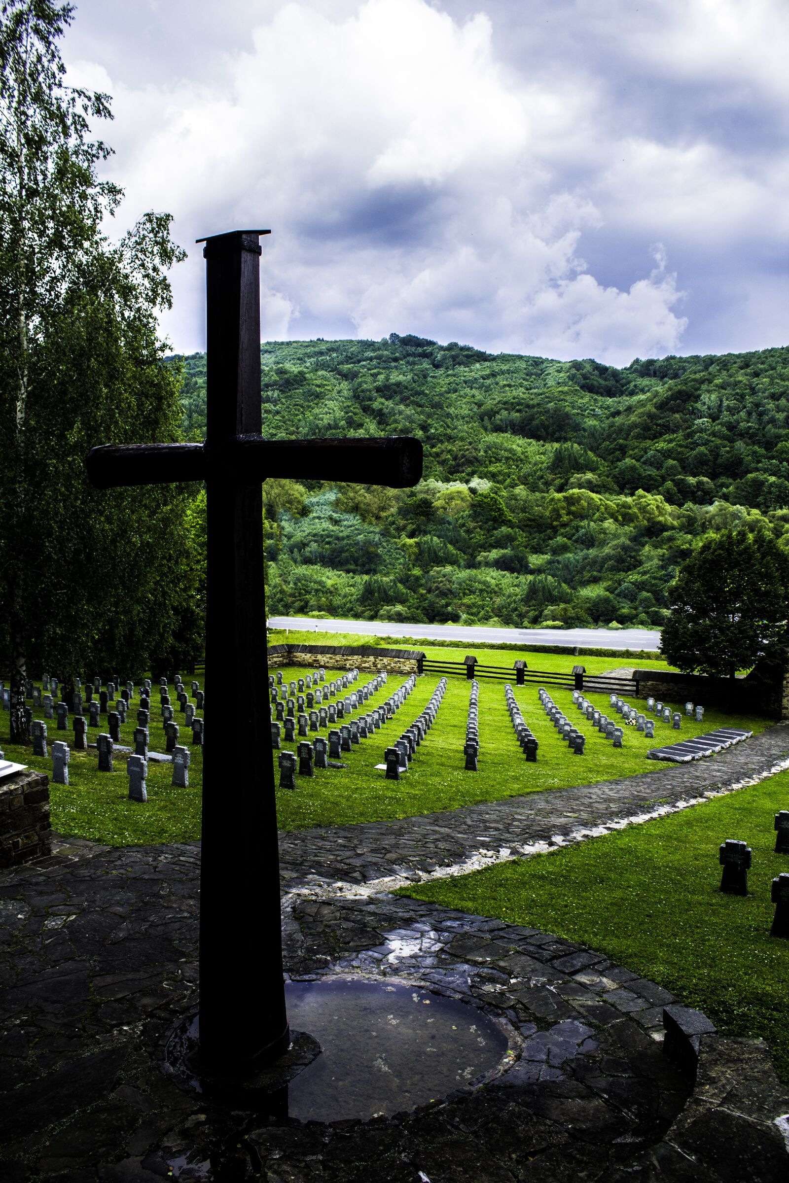 Canon EOS 1200D (EOS Rebel T5 / EOS Kiss X70 / EOS Hi) sample photo. The military cemetery, cross photography