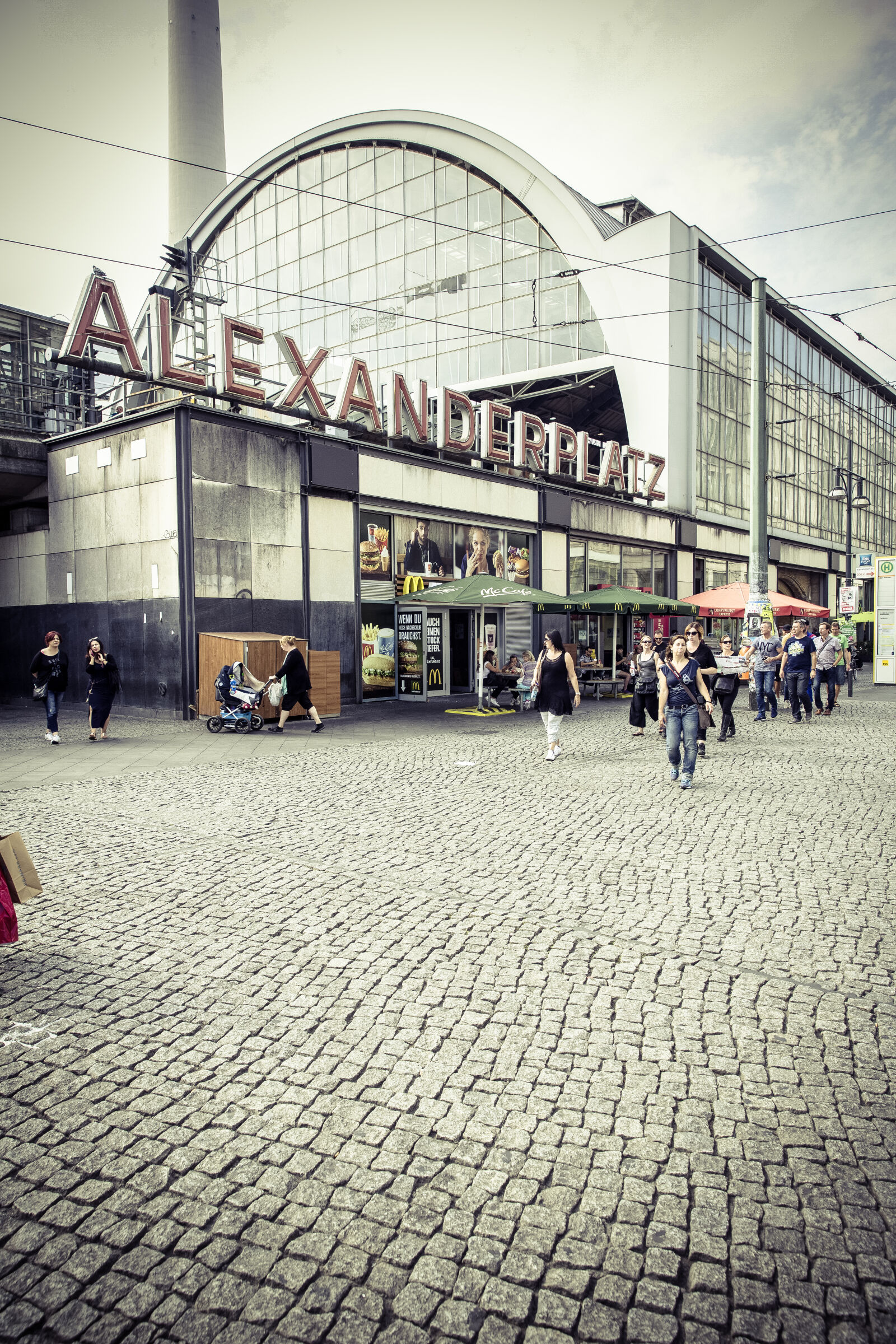 Canon EF 24-70mm F2.8L II USM sample photo. City, people, street, walking photography