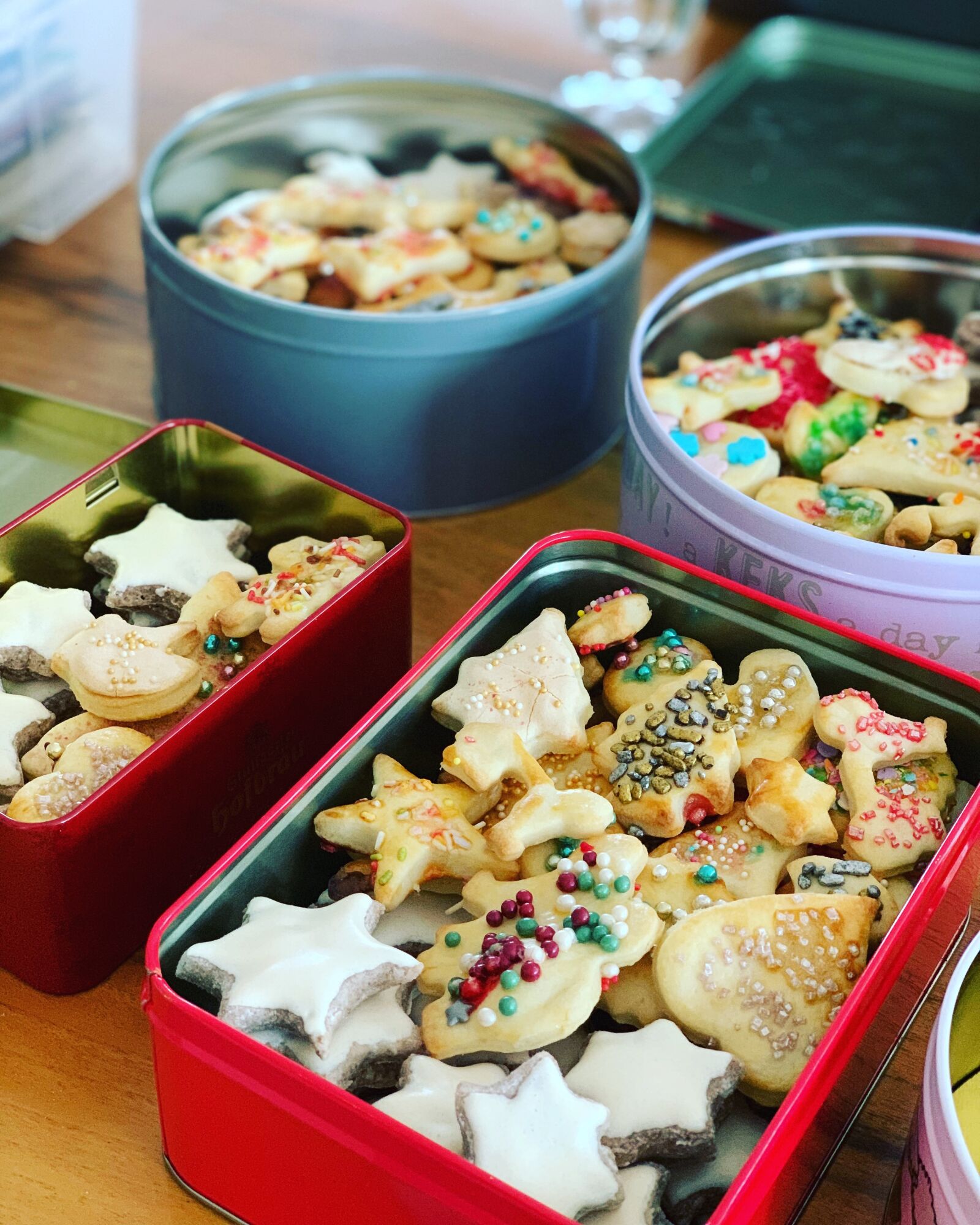 iPhone XS back dual camera 6mm f/2.4 sample photo. Christmas, christmas baking, cookie photography