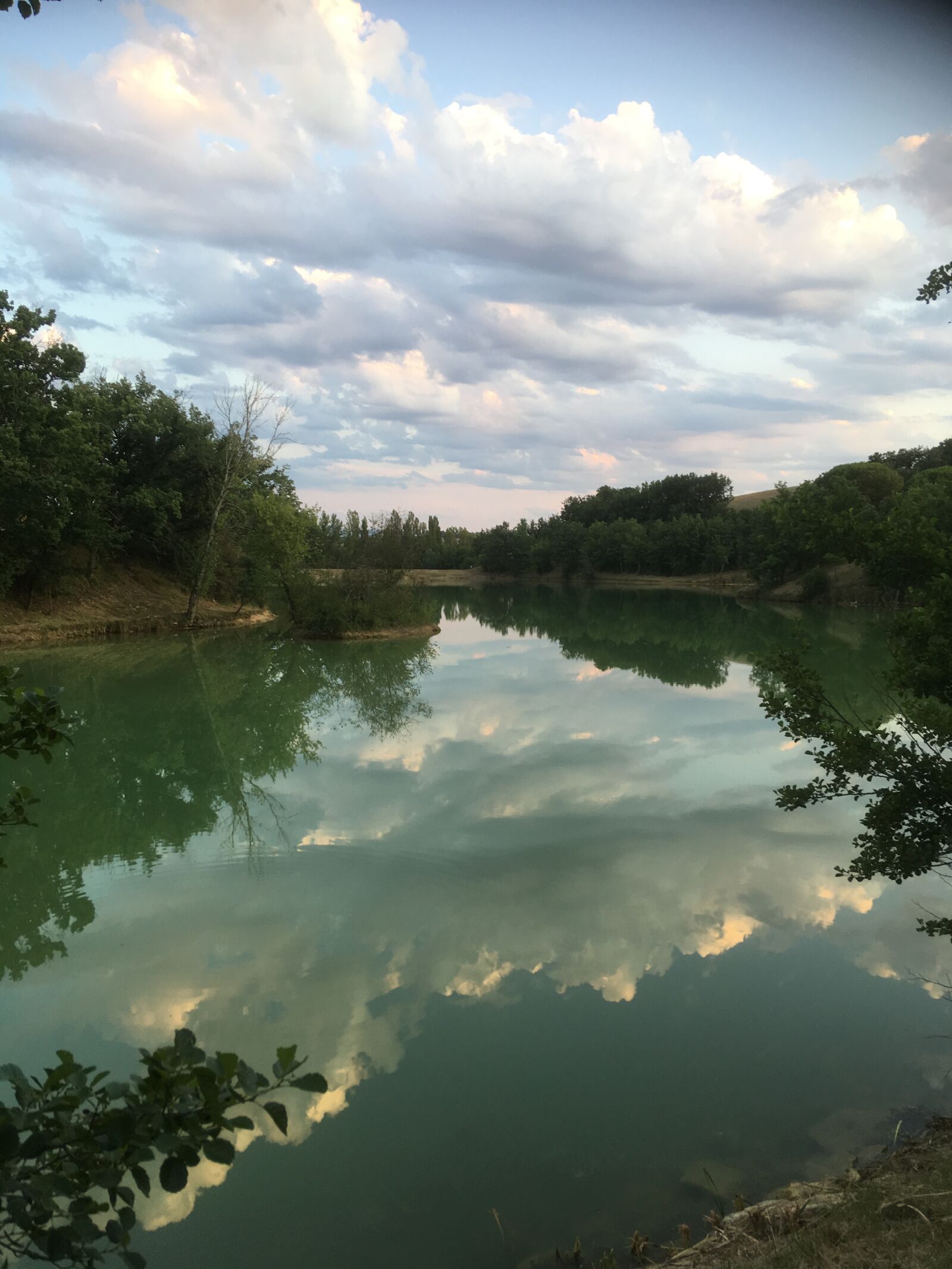 iPhone SE back camera 4.15mm f/2.2 sample photo. Lake, cloud, landscape photography