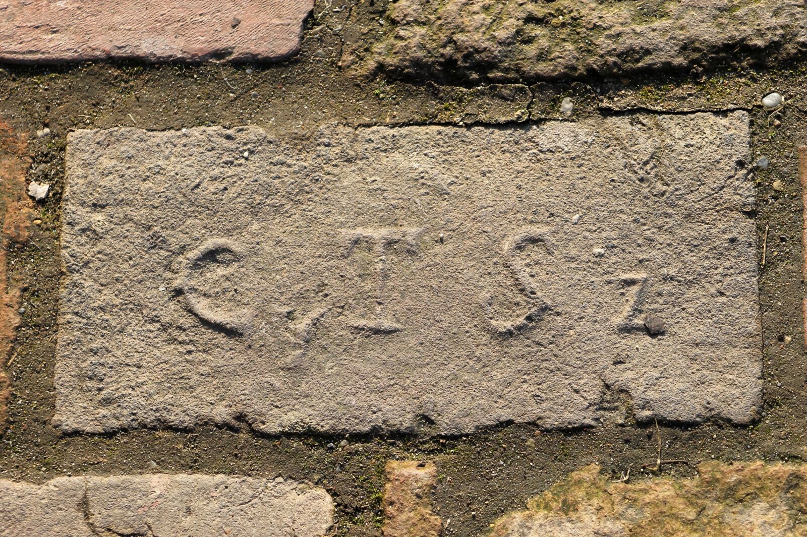 Canon EF 55-200mm F4.5-5.6 II USM sample photo. Old bricks, print, stone photography