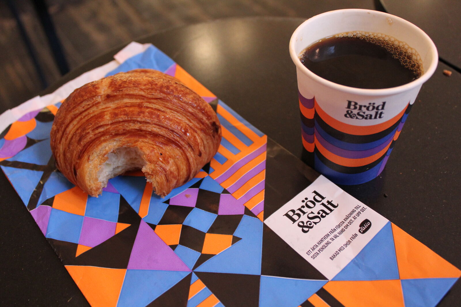 Canon EF-S 18-55mm F3.5-5.6 IS sample photo. Black, coffee, breakfast, cafe photography