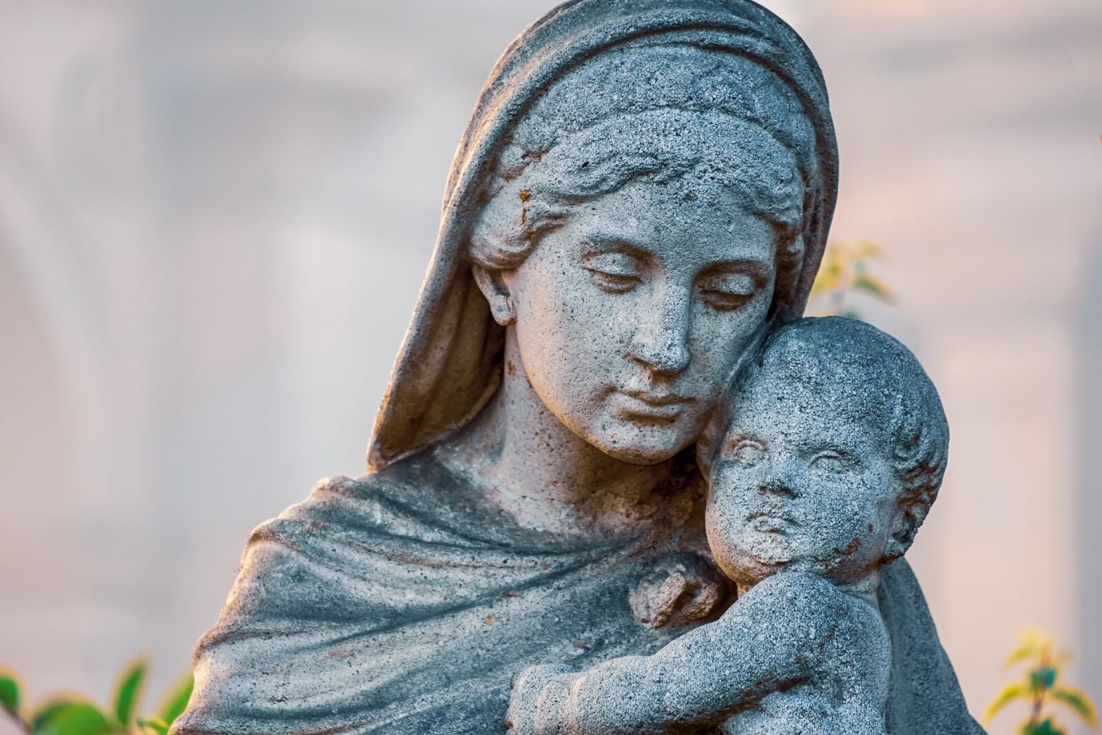 Fujifilm XF 55-200mm F3.5-4.8 R LM OIS sample photo. Sculpture, stone, figure photography