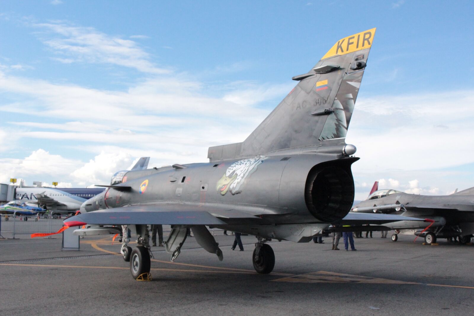 Canon EOS 700D (EOS Rebel T5i / EOS Kiss X7i) sample photo. Plane, flight, army photography