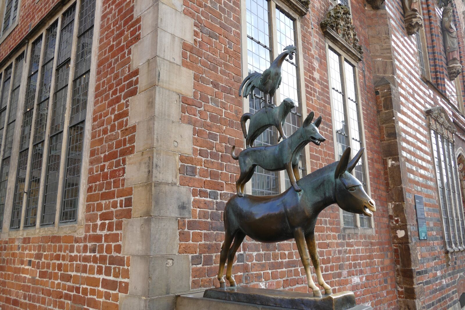 Panasonic Lumix DMC-FZ1000 sample photo. Bremen, historic center, historically photography