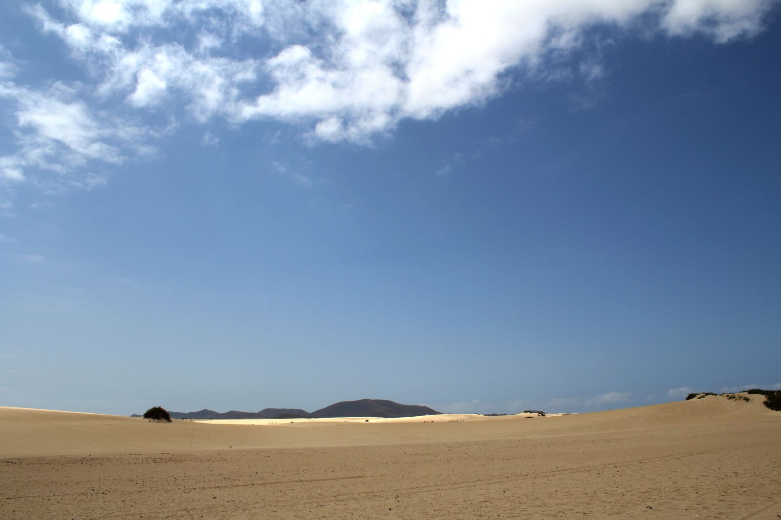 Canon EOS 600D (Rebel EOS T3i / EOS Kiss X5) sample photo. Dunes, sand, sky photography