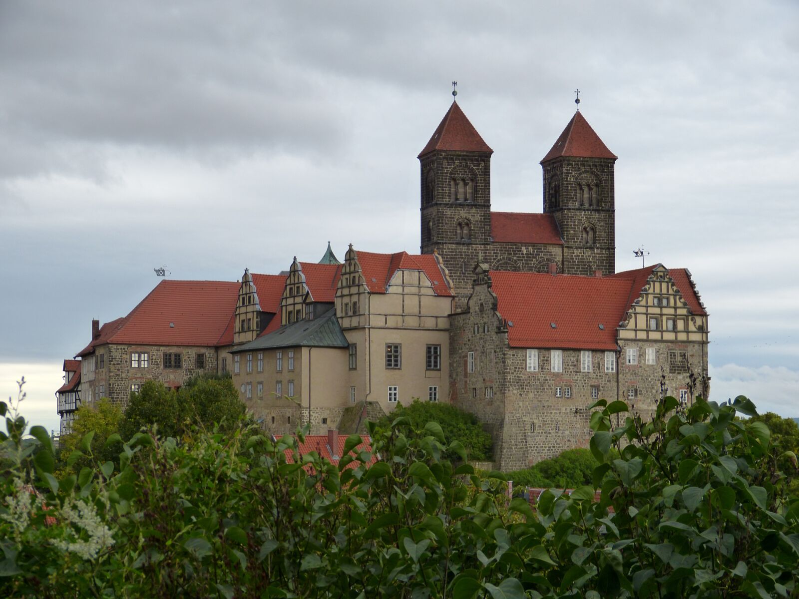Panasonic Lumix DMC-FZ150 sample photo. Quedlinburg, collegiate church, architecture photography