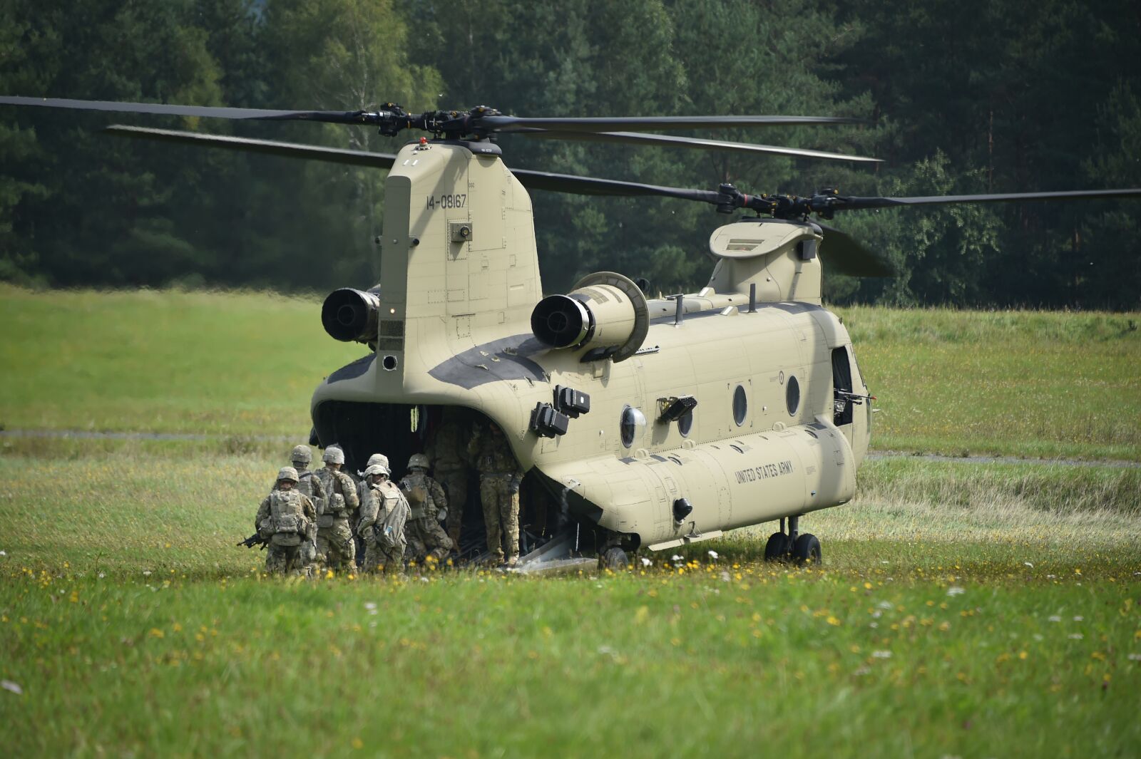 Nikon D4S sample photo. Army, soldiers, helicopter photography