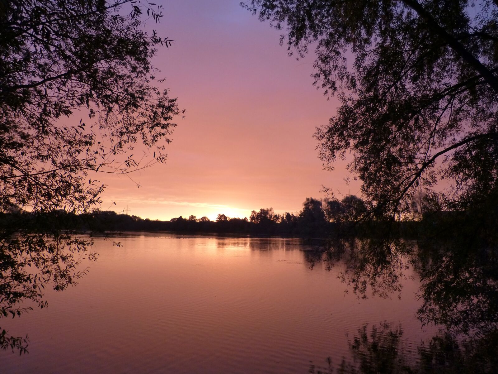 Panasonic Lumix DMC-FZ150 sample photo. Sunrise, at the lake photography